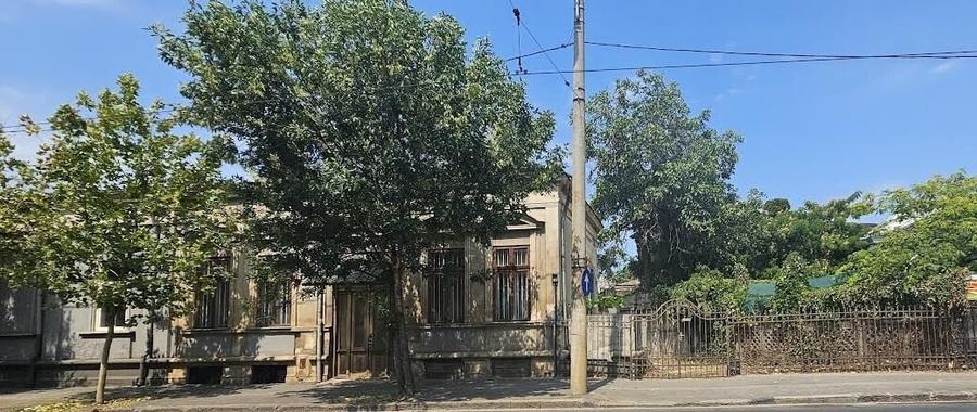 Casă cu 8 camere cu Teren 191 Mp în Mărășești