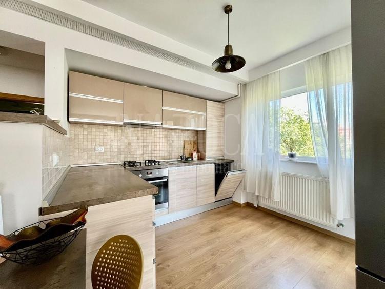 Apartament cu 3 camere semidecomandat în Zorilor