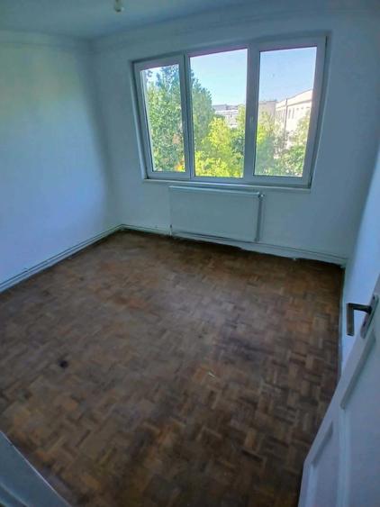 Apartament cu 3 camere decomandat în Faleză