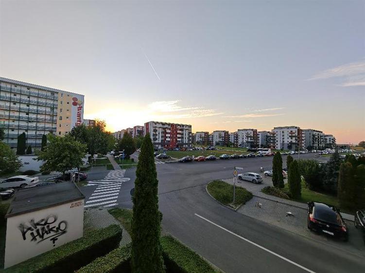 Apartament cu 3 camere decomandat, mobilat în Avantgarden
