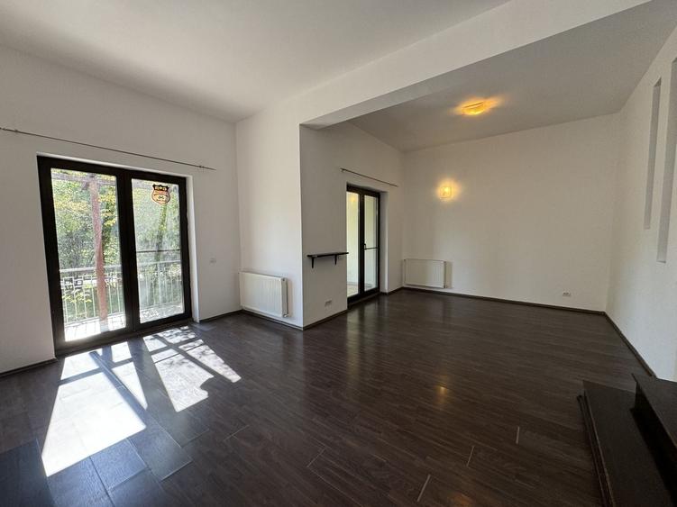 Duplex cu 6 camere cu Canalizare în Pipera