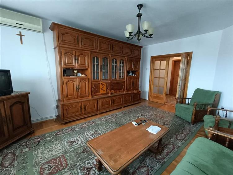 Apartament cu 3 camere decomandat, mobilat în 1 Decembrie