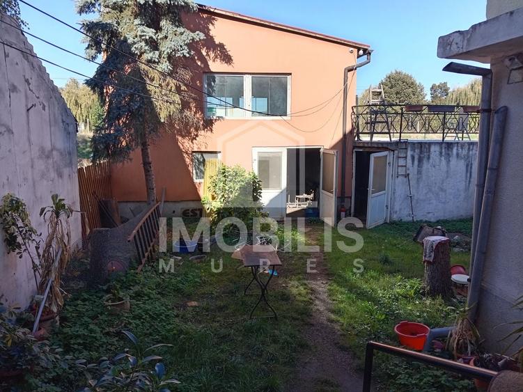 Casă individuală cu 4 camere cu Canalizare în 7 Noiembrie