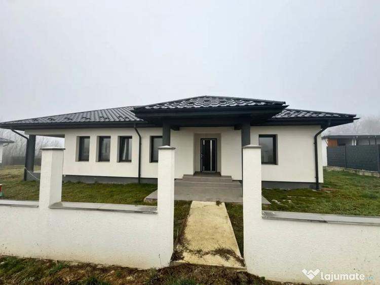 Casă cu 4 camere cu Teren 600 Mp în Satu Nou de Jos