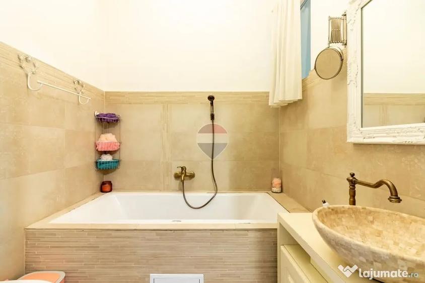 Apartament cu 4 camere semidecomandat în Turda