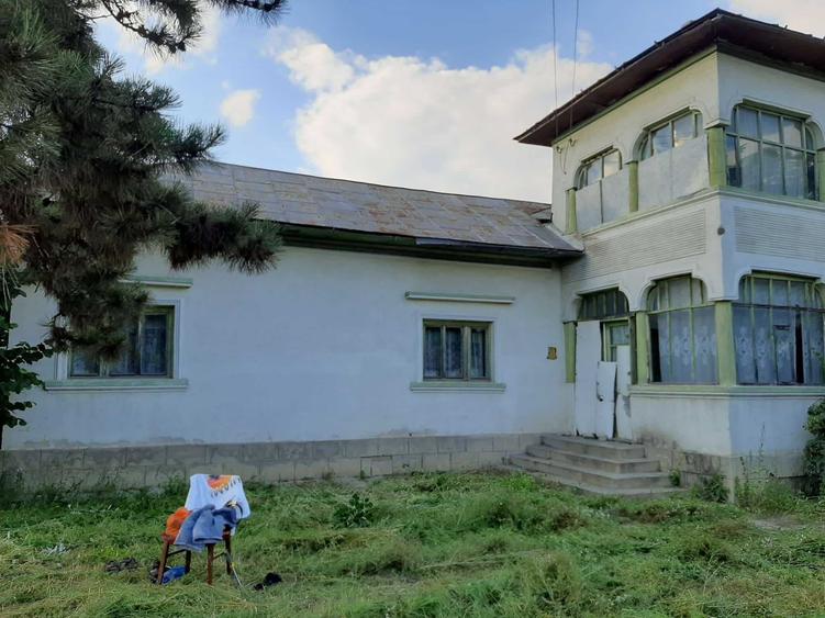 Casă cu 4 camere în Fâlfani