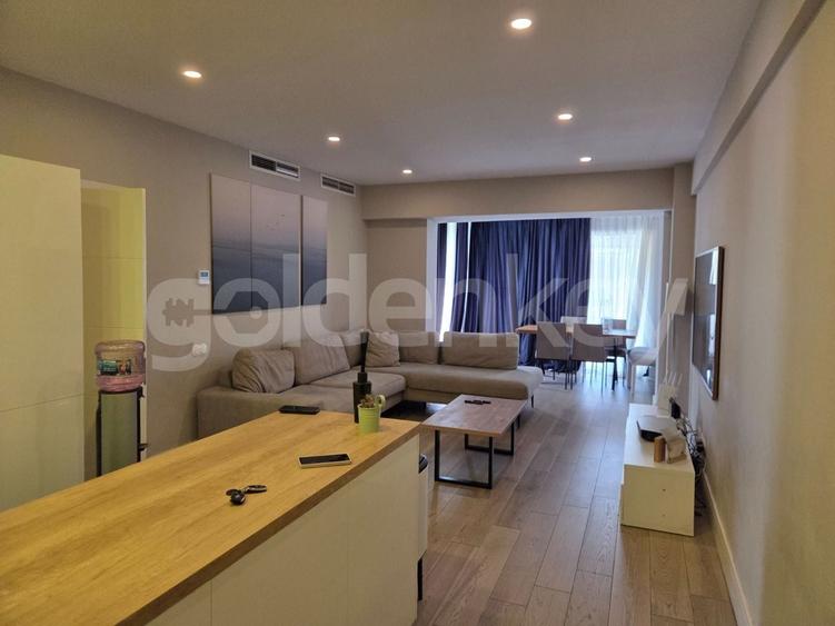 Apartament cu 4 camere semidecomandat, mobilat în Pipera