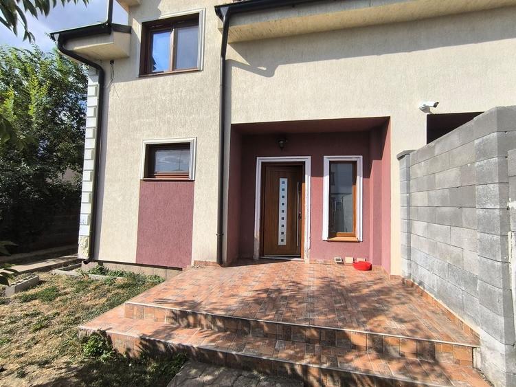 Duplex cu 4 camere cu Canalizare în Dumbrăvița
