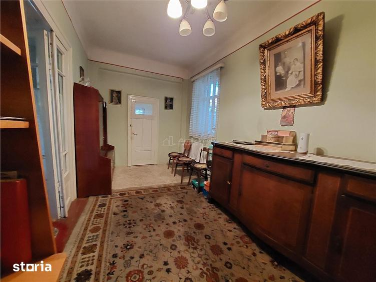 Casă cu 5 camere cu Teren 3815 Mp în Vernești