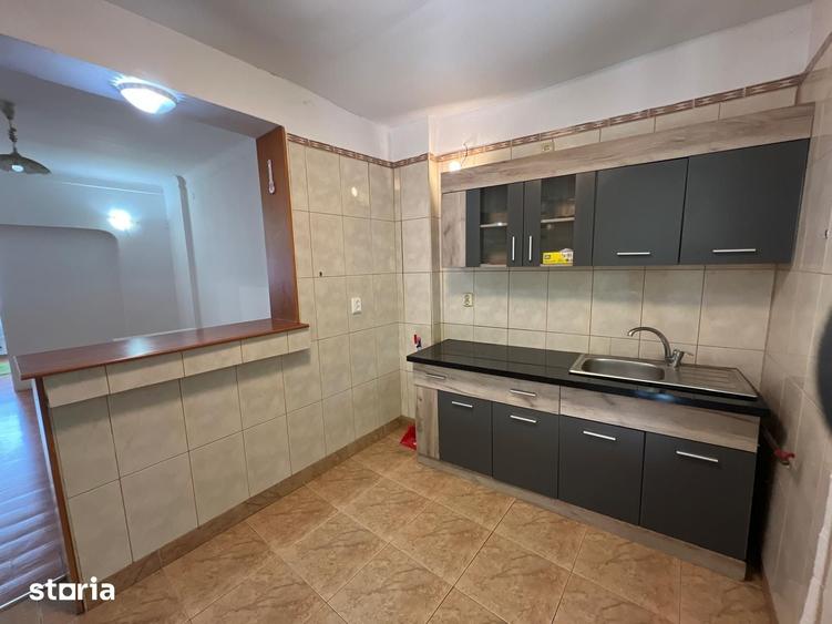 Casă cu 8 camere cu Teren 197 Mp în Iancului
