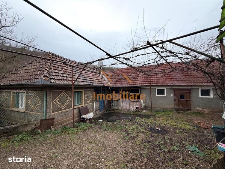 Casă cu 4 camere cu Teren 2846 Mp în Aștileu