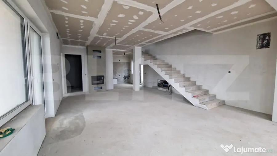 Casă cu 4 camere cu Teren 319 Mp în Stolna