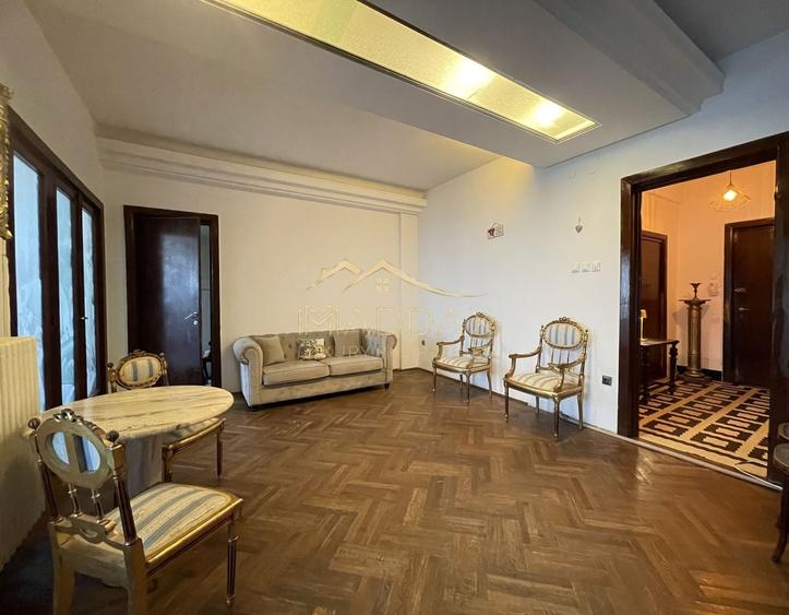 Apartament cu 5 camere semidecomandat, mobilat în Centrul Istoric