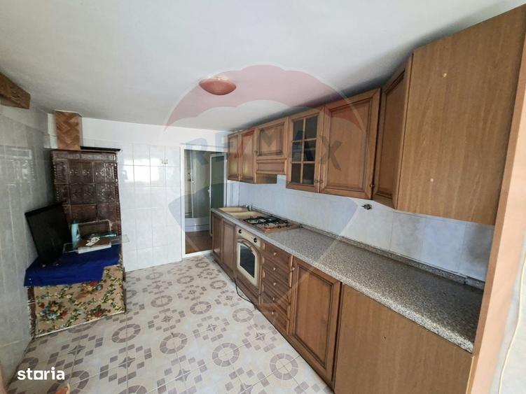Casă cu 4 camere cu Teren 1088 Mp în Răcăciuni