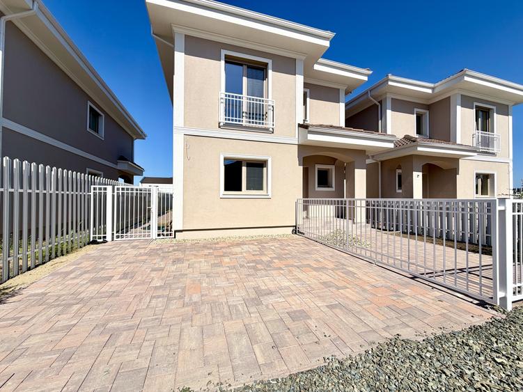 Duplex cu 5 camere cu Canalizare în Dumbrăvița