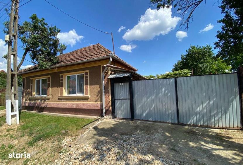 Casă cu 4 camere cu Teren 1230 Mp în Biharia