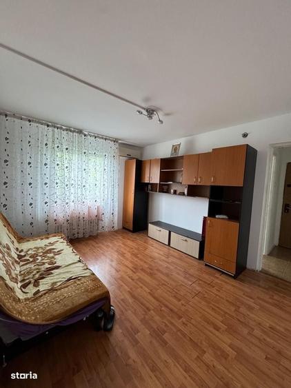 Apartament cu 2 camere semidecomandat în Baziaș