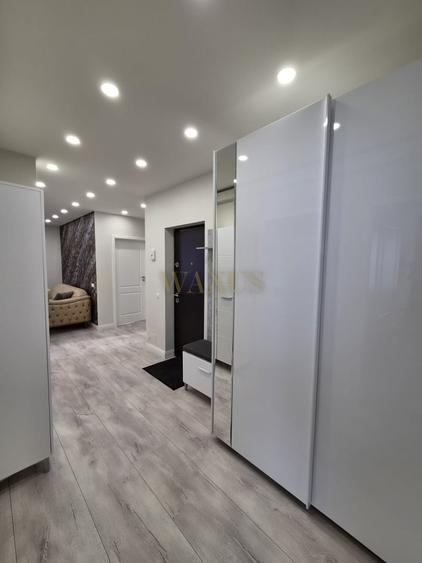 Apartament cu 4 camere semidecomandat în Florești