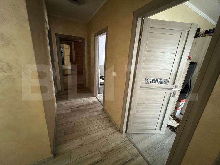 Apartament de vanzare, cu 3 camere, 92 mp, parcare, intermediar, zona VIVO - 5