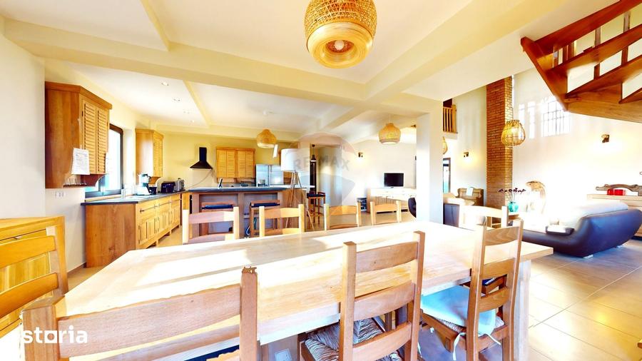 Casă cu 7 camere cu Teren 1672 Mp în Bran