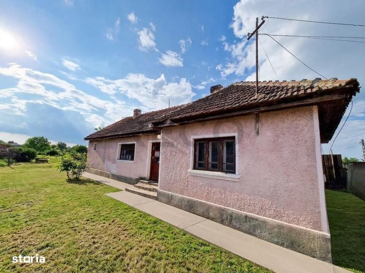 Casă cu 3 camere cu Teren 1940 Mp în Biharia