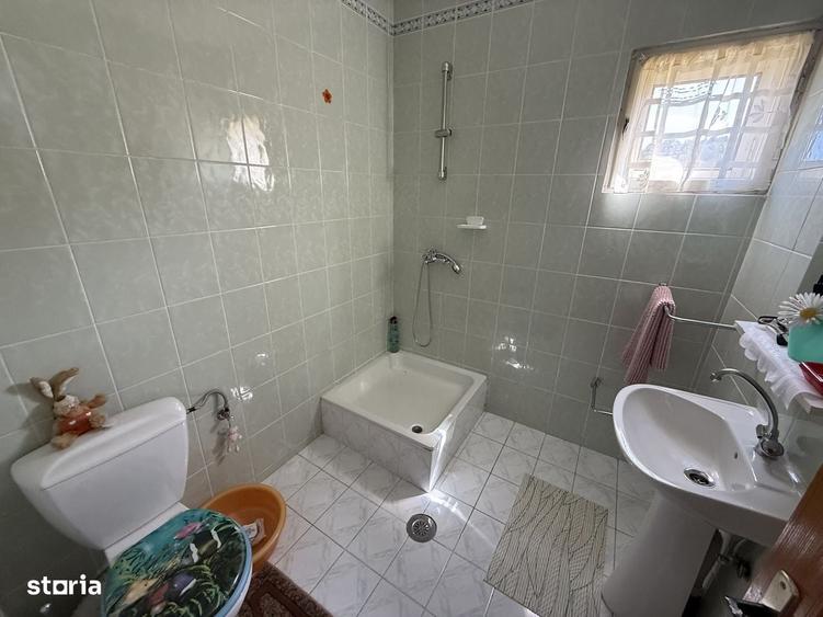 Casă cu 4 camere în Ghioșești