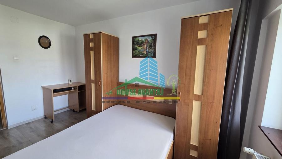 Apartament cu 3 camere decomandat, mobilat în Brăilei