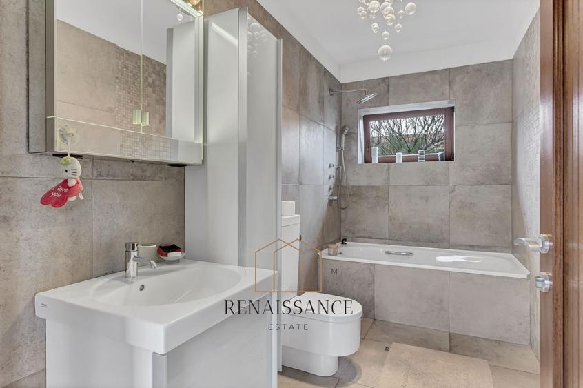 Casă individuală cu 14 camere cu Piscina în Plopi