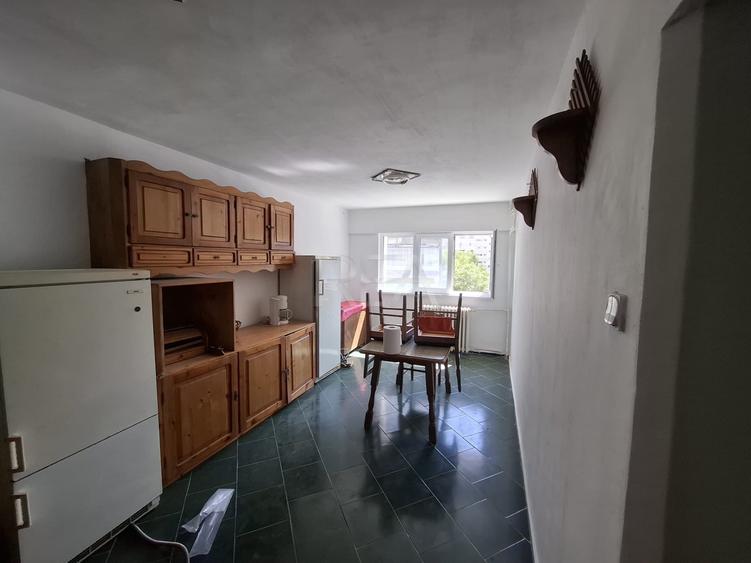 Apartament cu 3 camere decomandat în Gorjului