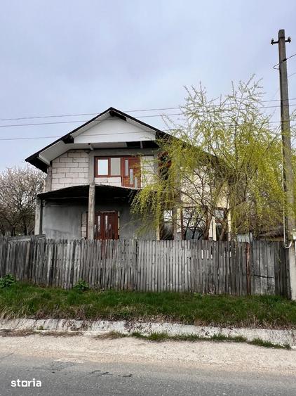 Casă cu 4 camere cu Teren 2244 Mp în Măciuca