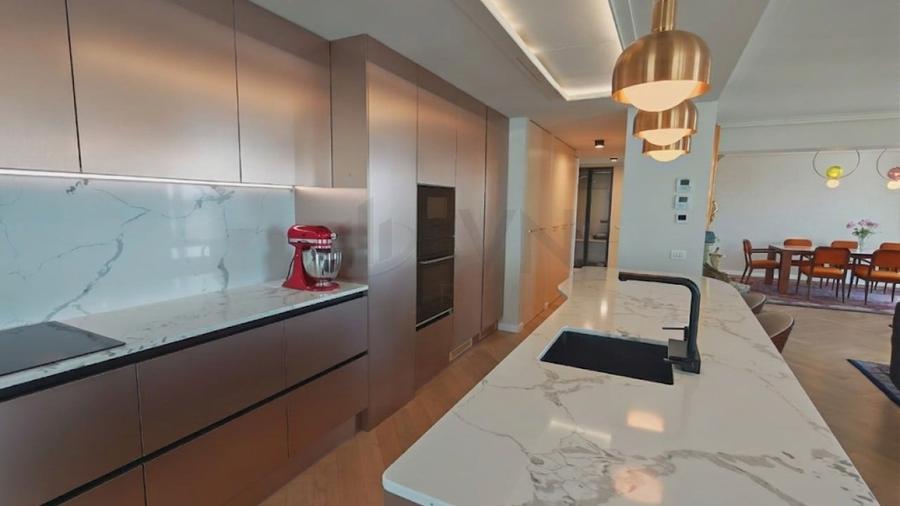 Apartament cu 5 camere semidecomandat, mobilat în Băneasa