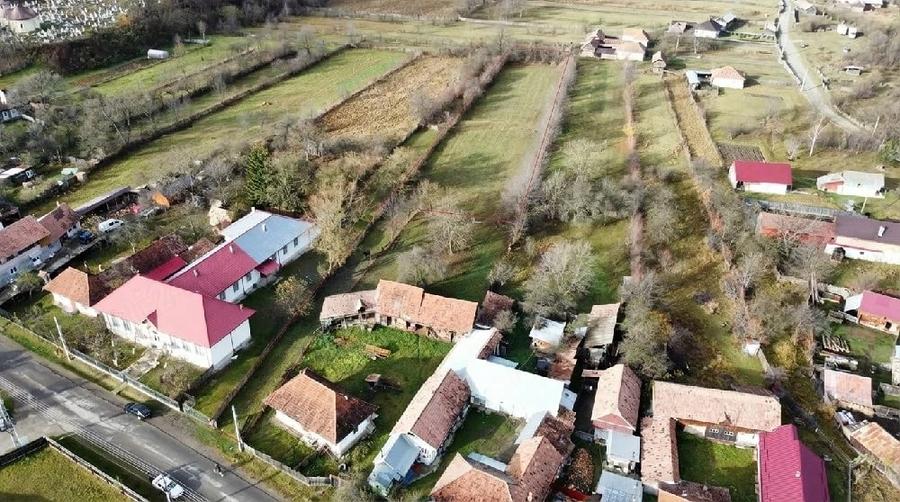 Teren de 4425 mp, în Agăș