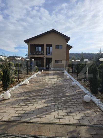 Casă individuală cu 5 camere cu Teren 588 Mp în Sud-Vest