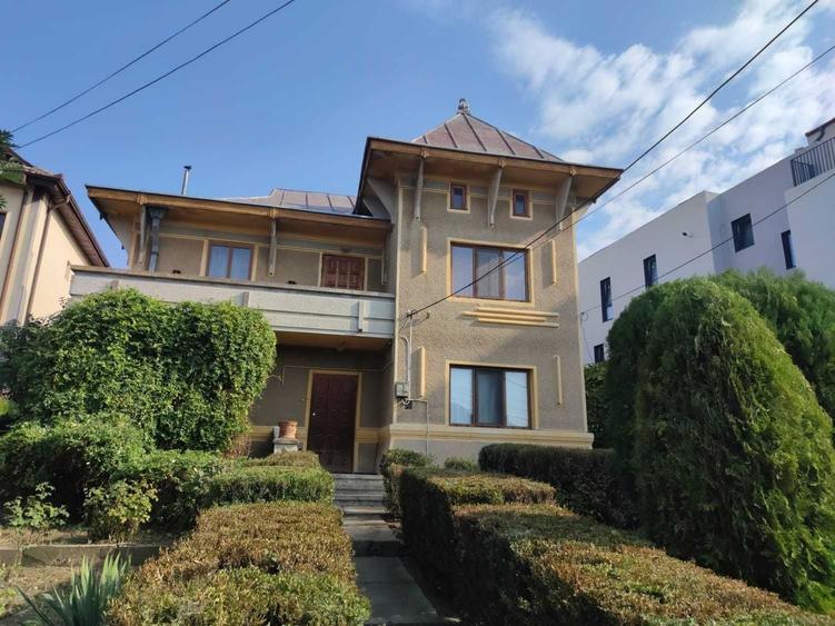Casă cu 4 camere în Caracal