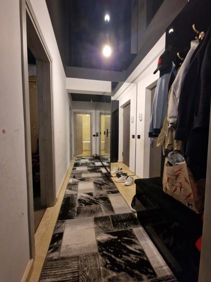 Apartament cu 3 camere decomandat în Palazu Mare