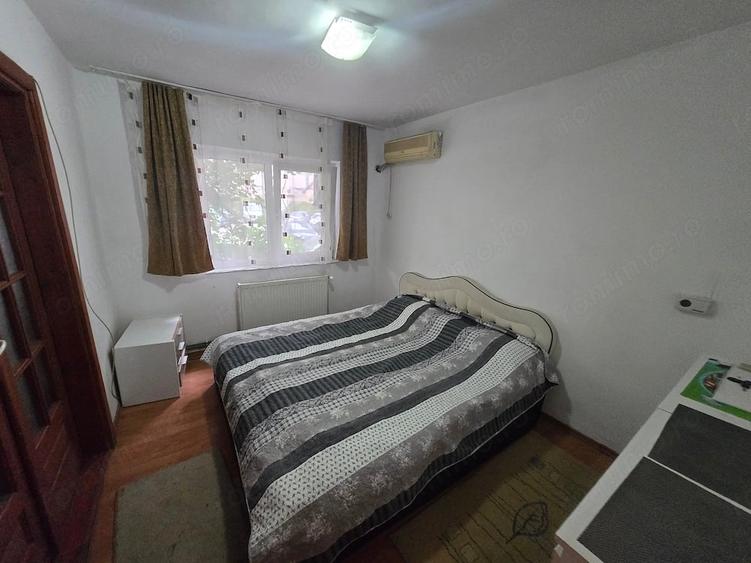 Apartament cu 3 camere decomandat în Aradului