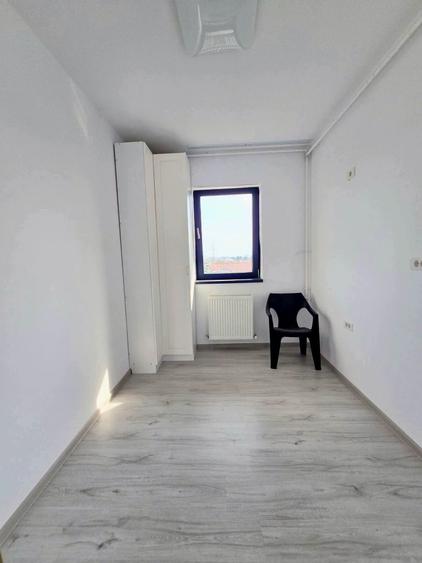 Apartament cu 3 camere decomandat în Dobroești