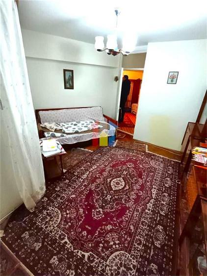 Apartament cu 3 camere decomandat în Călărași