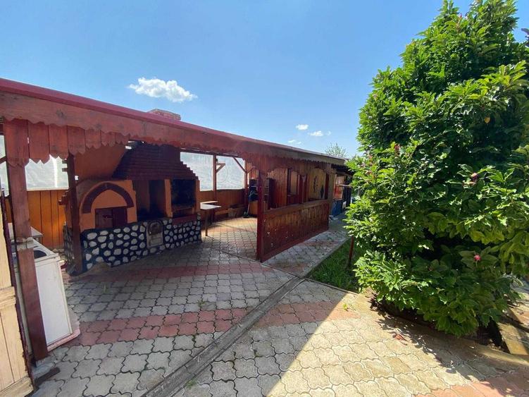 Casă cu 4 camere în Huțani