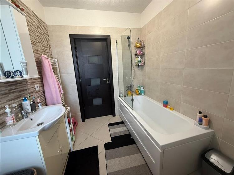 Apartament cu 2 camere semidecomandat în Aeroport