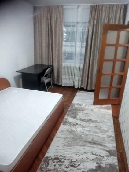 Apartament cu 3 camere semidecomandat în Nicolae Bălcescu