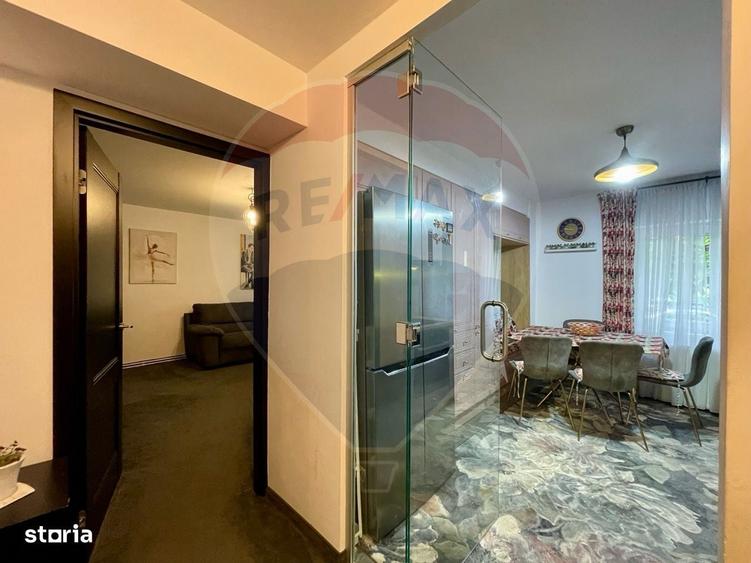 Apartament cu 4 camere decomandat în Noua