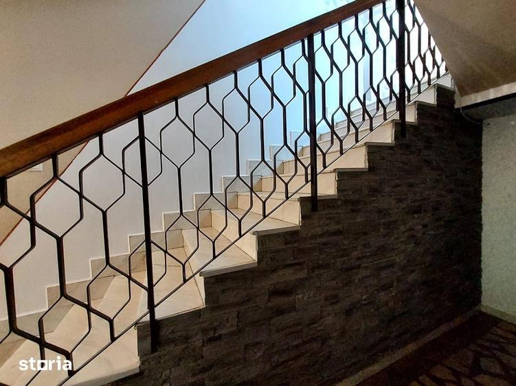 Casă cu 6 camere cu Teren 250 Mp în Central