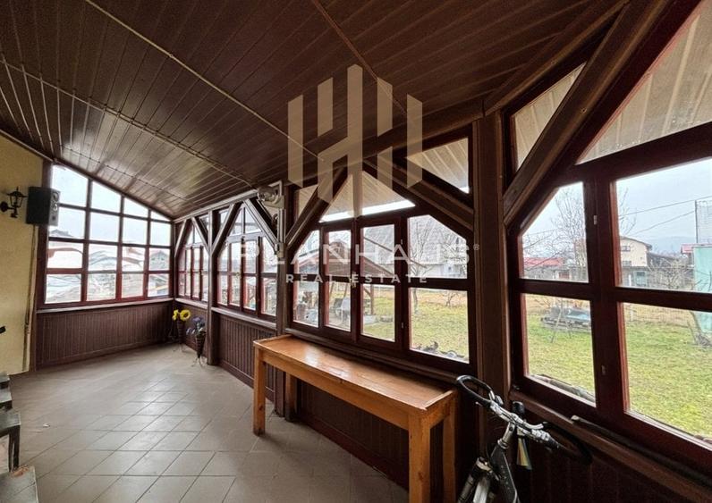 Casă cu 5 camere cu Garaj în Tăuții de Sus