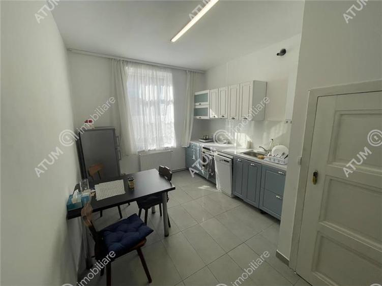 Apartament cu 2 camere decomandat, mobilat în Central