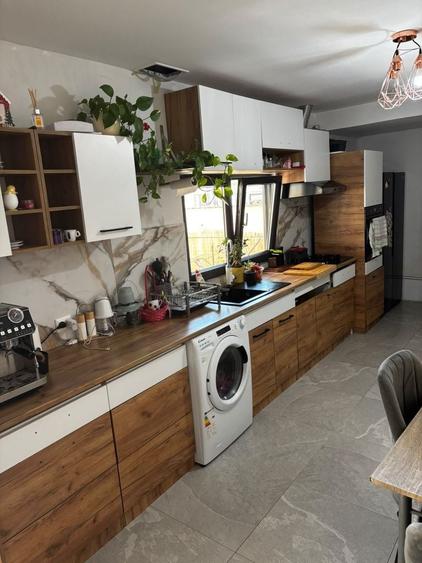 Casă cu 4 camere în Central