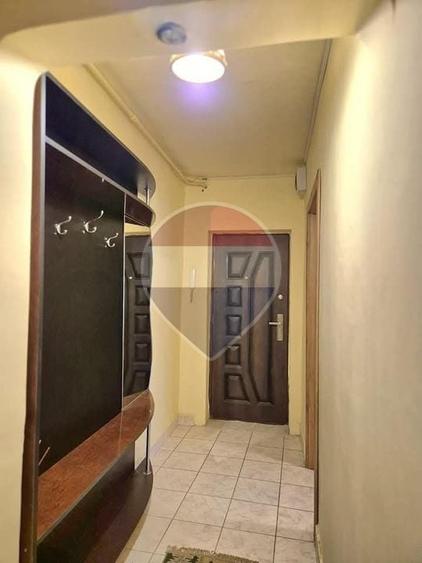 Apartament cu 4 camere decomandat, mobilat în Central