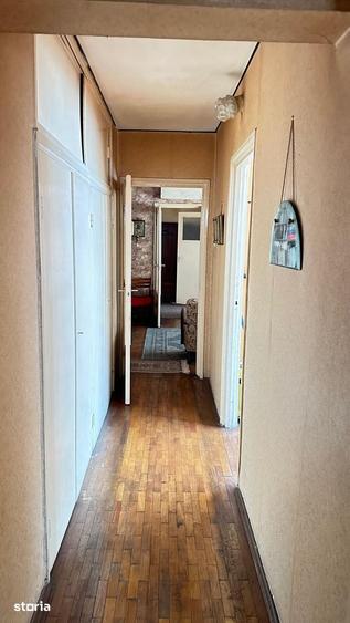 Apartament cu 3 camere semidecomandat în Iancului