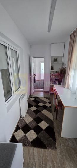Casă individuală cu 4 camere cu Canalizare în Podul Vadului