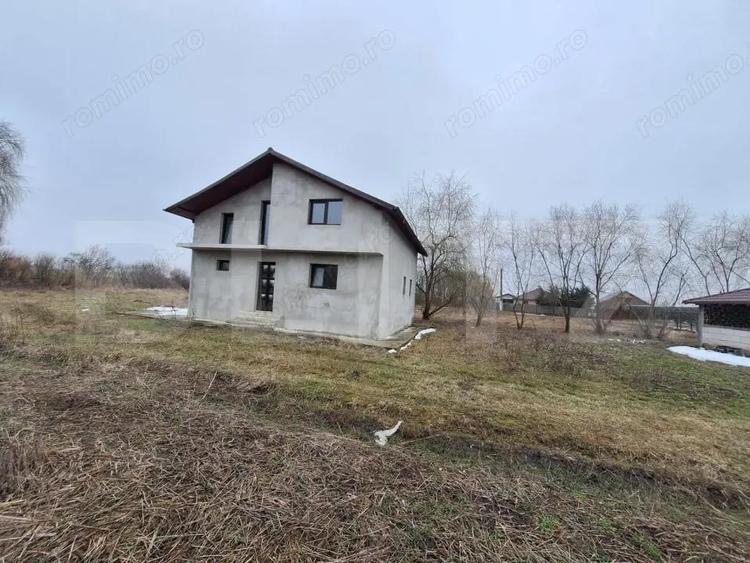 Casă cu Teren 400 Mp în Lazuri